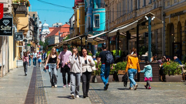 Grav incident în București: Tramvai ciocnește autobuz, opt persoane rănite