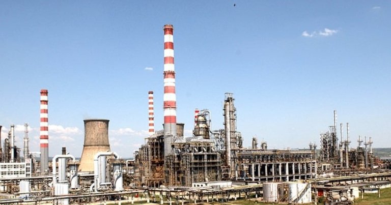 Statul român se retrage din cumpărarea rafinăriei Lukoil; transferul se va desfășura în două faze (surse)