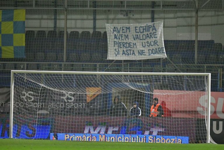 Fă haz de necaz! Bannerul prezentat la Slobozia - FCSB: „Deținem echipă, deținem valoare...”
