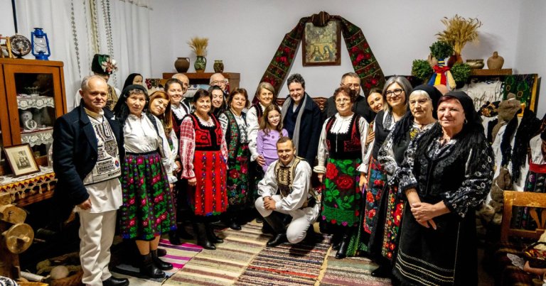 Nicușor Dan a petrecut Crăciunul în localitatea bunicilor săi. Răspunsul sătenilor la venirea președintelui