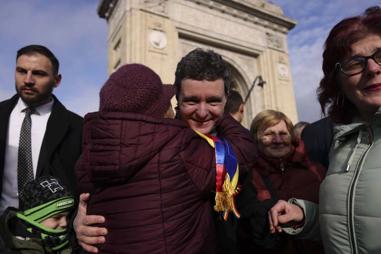 Nicușor Dan, „inundat” pe Facebook cu mesaje ce îl îndeamnă să urmărească documentarul Recorder „Justiție capturată”: „Poate găsiți timp să aflați unde este România”