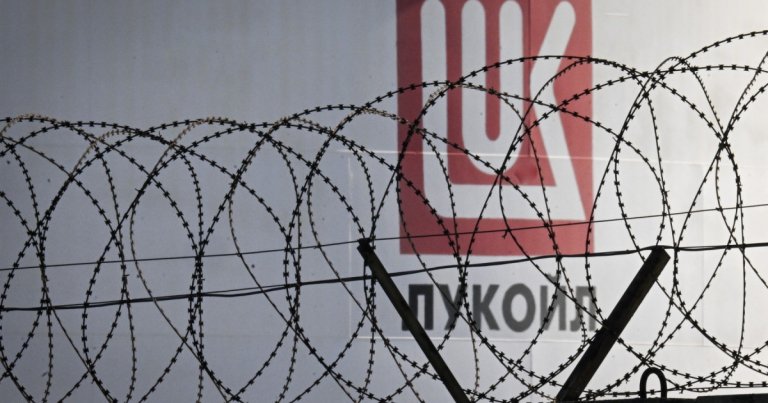 Lukoil a confirmat ținta vânzării activelor internaționale în valoare de 22 de miliarde de dolari. Ce tipuri de afaceri operează compania în România