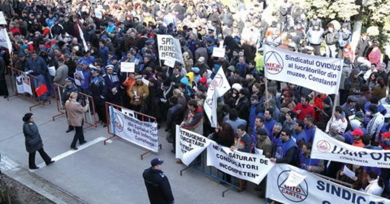 Sindicatele contestă cu fermitate hotărârea Guvernului de a întrerupe plata primei zile de concediu medical: O limitare a dreptului la protecție socială.