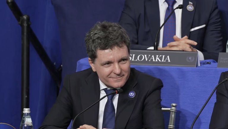 Ce neglijează cei care susțin că președintele Nicușor Dan nu avea ce să caute la Consiliul pentru Pace