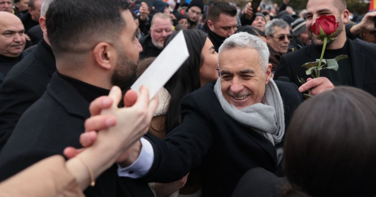 „Dumnezeu ne sprijină pe toți”. Călin Georgescu nu a mai încasat salariu de la Universitatea din Pitești din...