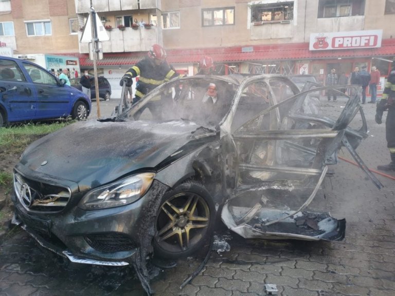 Zeci de mii de euro din bunurile lui Ioan Crișan, folosiți pentru călătorii de Laura Dronca și partenerul ei întâlnit pe Facebook