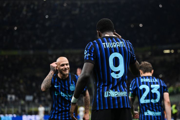 Inter a „demolat-o” pe Cagliari: Șampania a fost refrigerată pentru Cristi Chivu, care este tot mai aproape de câștigarea titlului în Serie A.