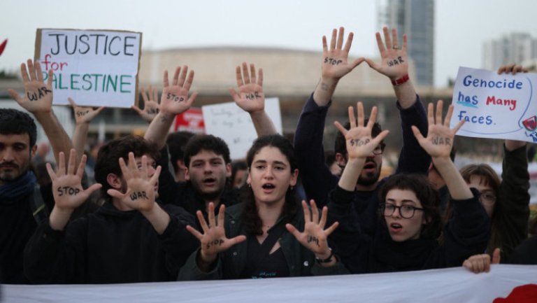Proteste în Tel Aviv împotriva războiului cu Iranul: „Nu atacați, discutați!”. Confruntări violente cu...