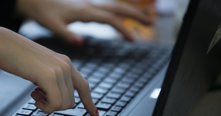 Reacția Ministerului Apărării în urma dezvăluirilor legate de zeci de adrese de e-mail ale Forțelor Aeriene...