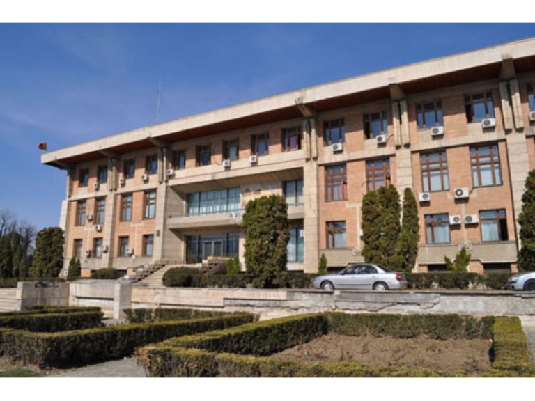 Statul român cheltuie milioane de euro pe chirii pentru imobile nefolosite. Situația Registrului Comerțului și a deputatului PSD