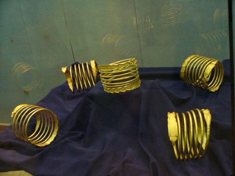 Tezaurul dac de 2 milioane de euro, sustras din Munții Orăștiei și comercializat pe piața clandestină. Legătura cu „cartelul sârbeasc”