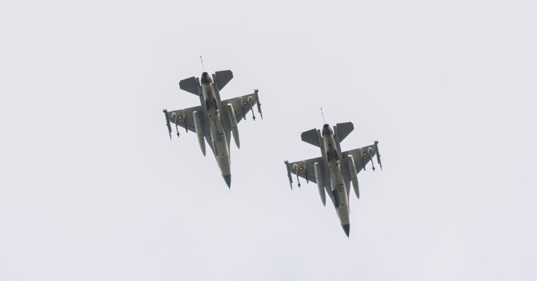 Dronă rusească pătrunde în spațiul aerian al României. MApN operează avioane F-16.