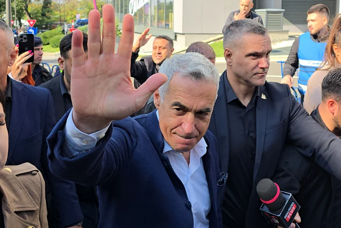 Călin Georgescu, învinuit de „antiromânism” în legătură cu situația lui Bolojan. Legături suspecte între avorturi și anularea alegerilor.