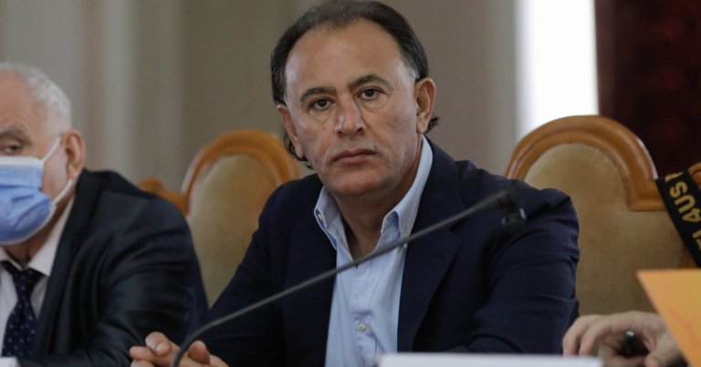 Un important membru AUR susține că Simion ar fi avut discuții cu PSD referitoare la posturi în guvernul Veștea. „Mi-a spus...