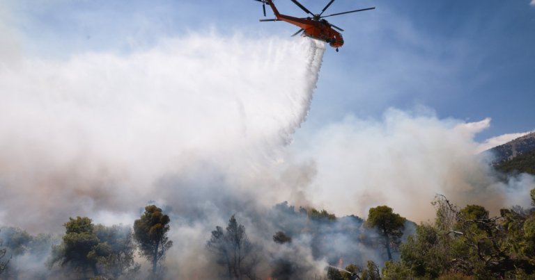 Coliziune între două elicoptere în Grecia, în cadrul misiunii de intervenție pentru un incendiu devastator