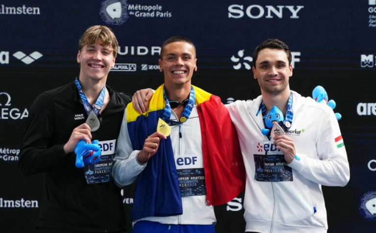 David Popovici obține medalia de aur și își adjudecă al treilea titlu consecutiv la 100 de metri liber în cadrul Campionatului...