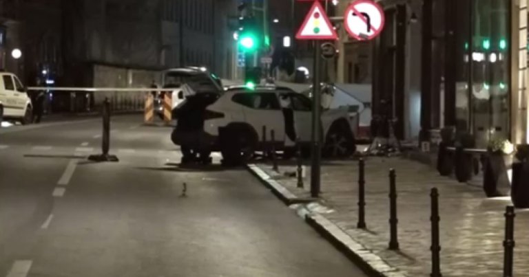 Doi pietoni și-au pierdut viața după ce un automobil a pătruns pe trotuar, pe strada Mureșenilor din...