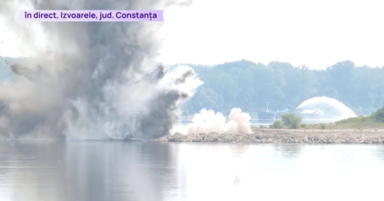 Explozii controlate pe Dunăre: Forțele armate încearcă să redirecționeze apa către Cernavodă după prima detonare.