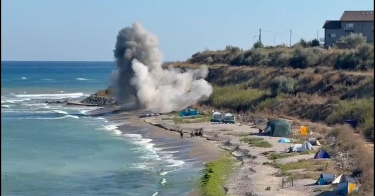 Momentul explosiei dronei descoperită la Tuzla, validată de MApN cu încărcătură detonantă.