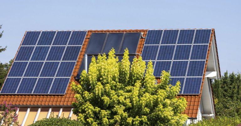 Prosumatorii lansează un mesaj către Bolojan în contextul crizei energetice: „Dacă vrei să-mi reglezi bateria...
